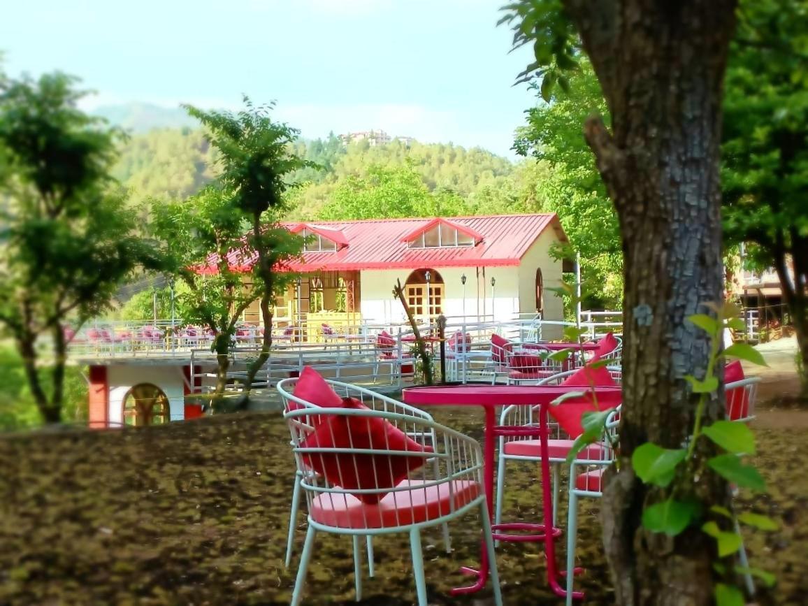 Aamod At Shoghi Luxury Cottage Resort Simlá Kültér fotó